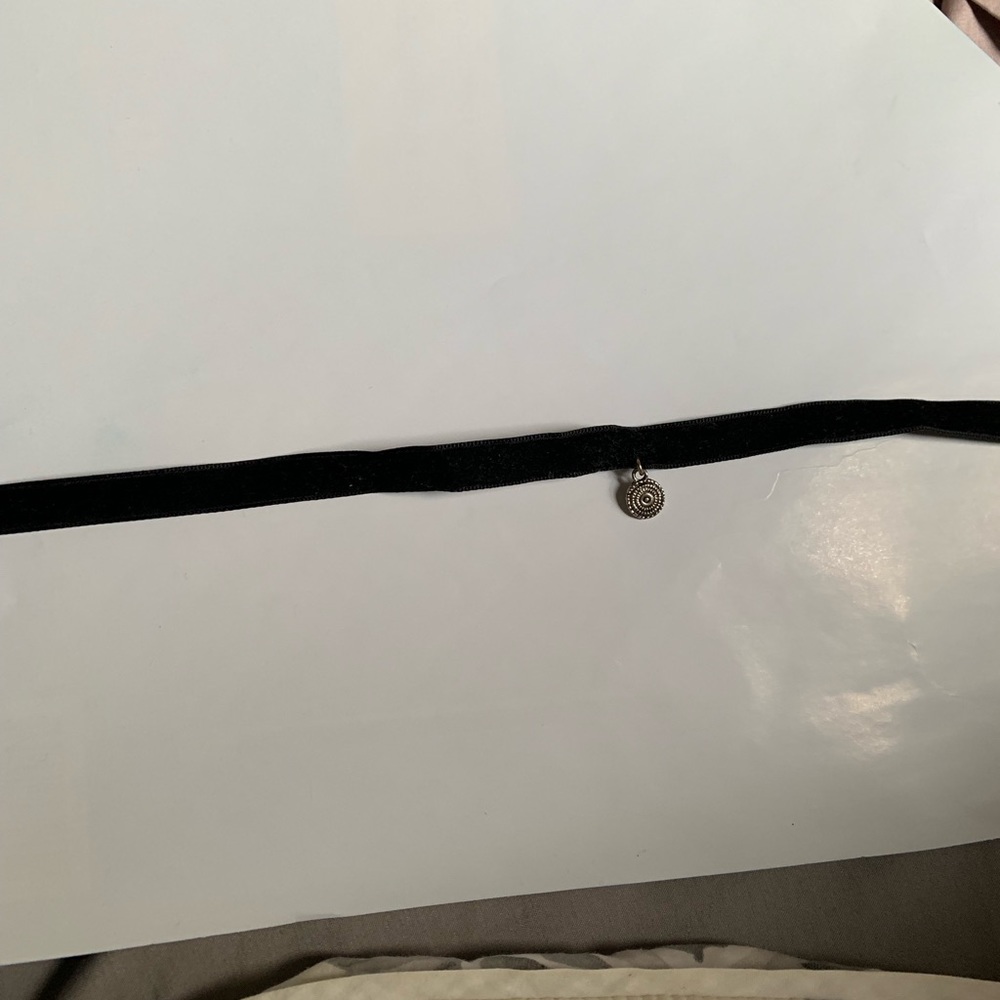 Black velvet chocker with silver pendant